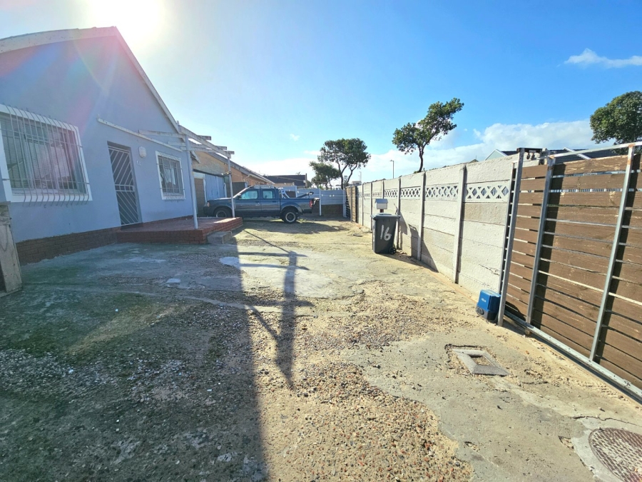 4 Bedroom Property for Sale in Strandfontein Village Western Cape